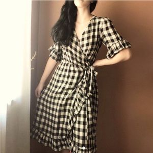 Perfect fall gingham dress. Flawless.